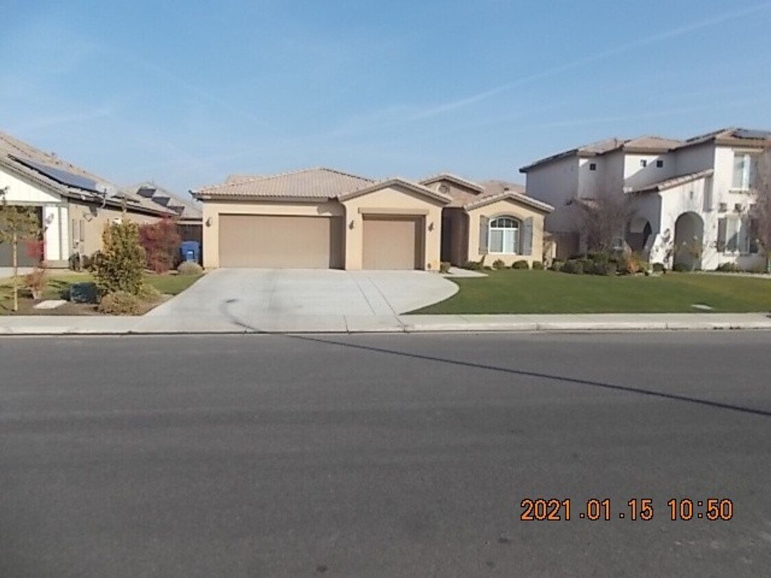 Primary Photo - Beautiful Home in Northwest Bakersfield - ...