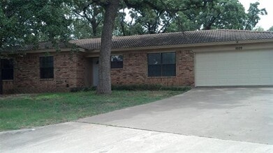 Building Photo - 1029 Conchos Cir E