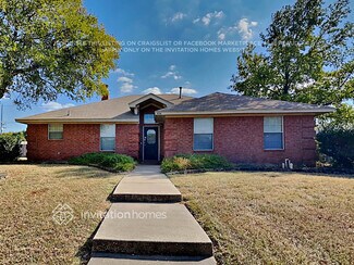 Building Photo - 924 Teakwood Ln