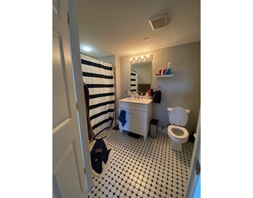 Foto del edificio - 881 E 1st St