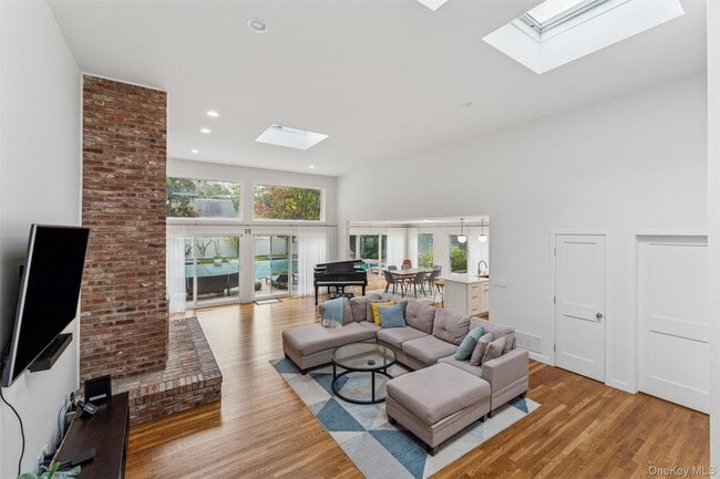 Foto del edificio - 14 Woodland Ln