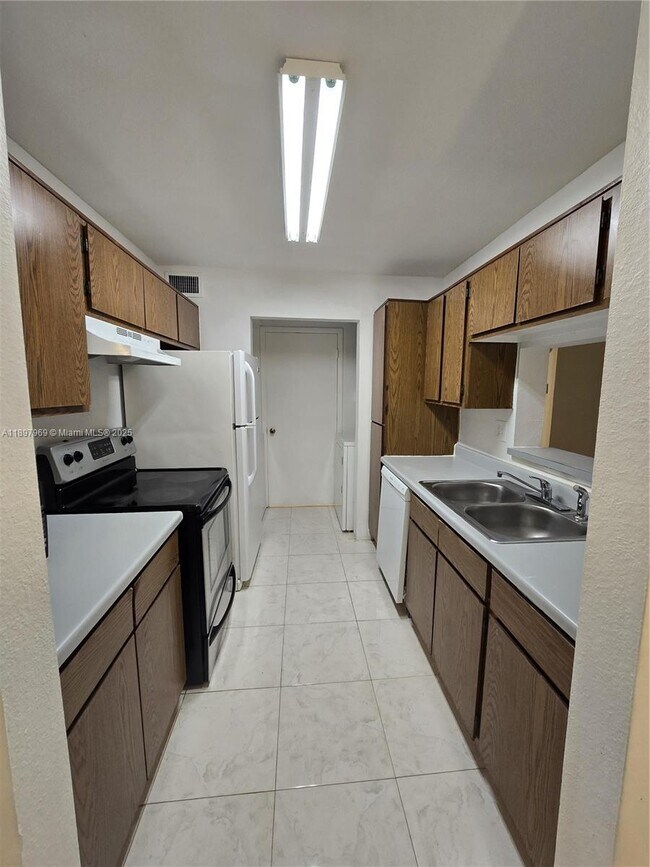 Foto del edificio - 4040 NW 87th Ave