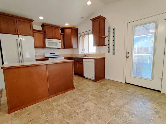 Foto del edificio - West Pasco Home with Hot Tub