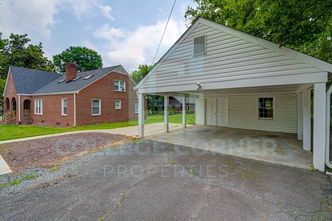 Building Photo - 1234 Polo Rd
