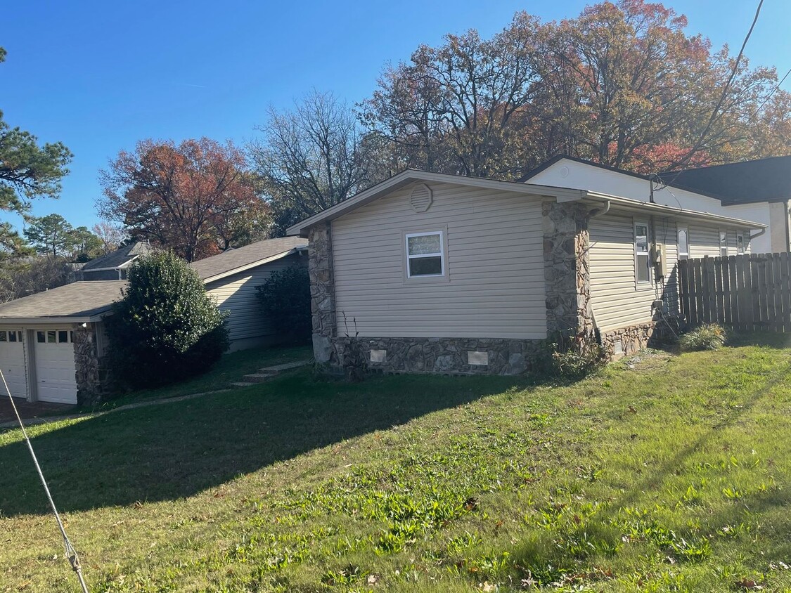 Primary Photo - 3 Bedroom 2 Bath West Little Rock Home