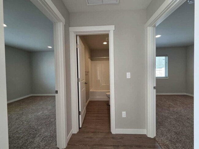 Foto del edificio - Amazing Brand New Home with 3 Bedrooms & 2...