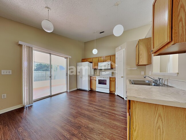 Building Photo - 30541 Double Dr