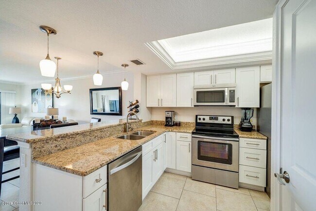 Foto del edificio - Beautiful 2/2 with a view of the canal!