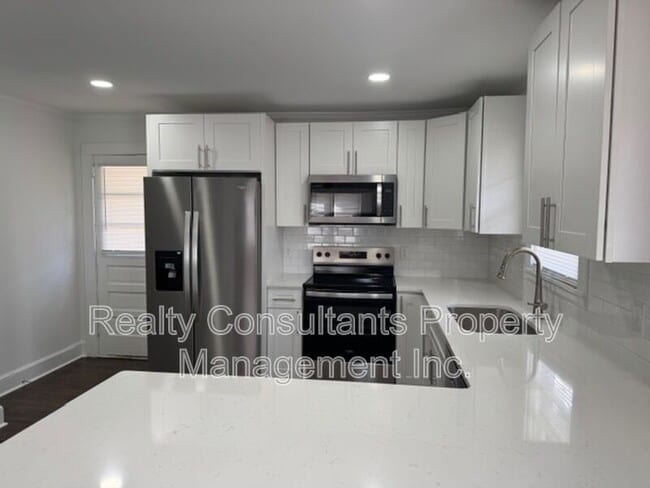 Building Photo - 205 E Park Ave