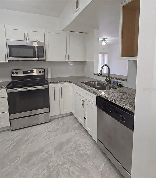 Building Photo - 13215 Villa Vista Dr