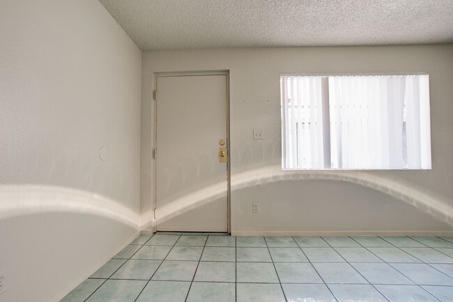Foto del edificio - 7850 E Glenrosa Ave