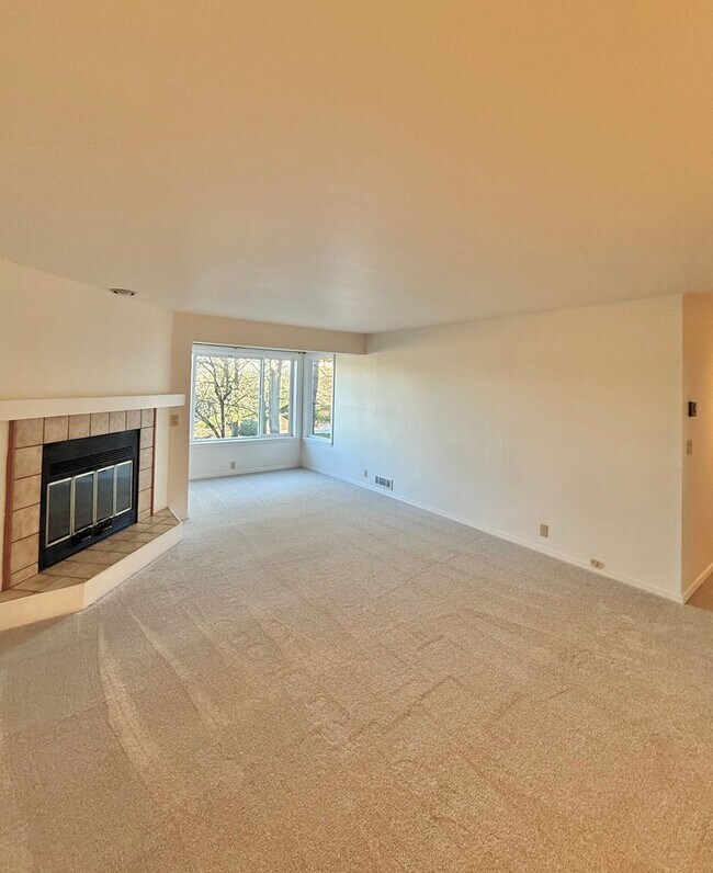 Foto del edificio - Spacious 2-Bedroom Maple Leaf Condo