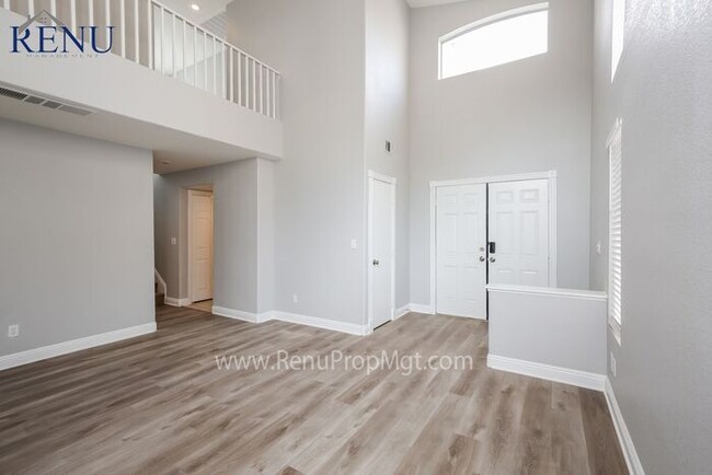 Building Photo - AVAILABLE NOW!! $300 OFF FIRST MONTH!!