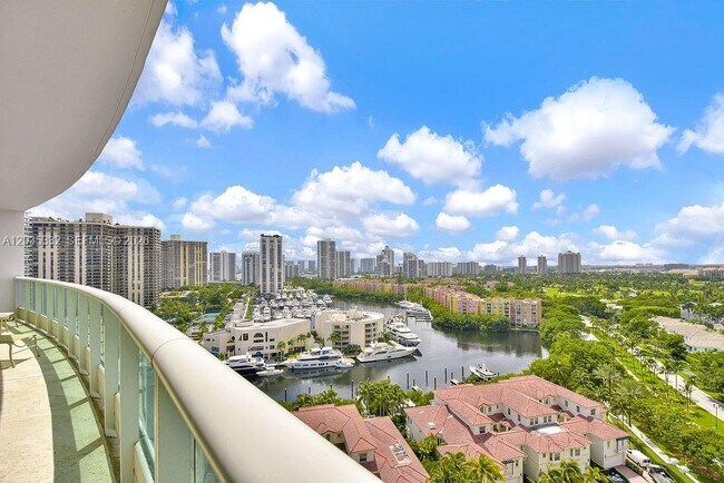 Foto del edificio - 19955 NE 38th Ct