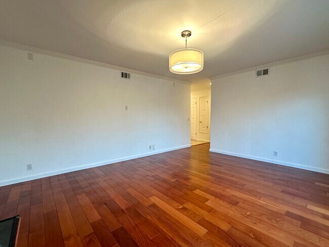 Foto del edificio - 1717 Gladstone Ave