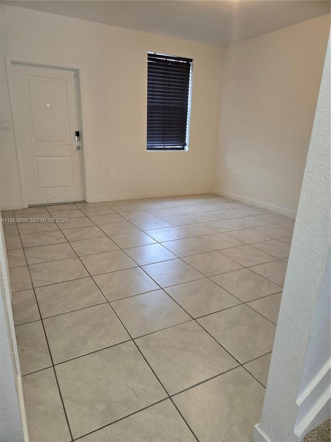 Building Photo - 490 NE 12th St