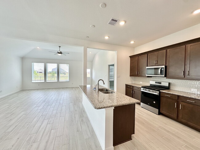 Foto del edificio - Brand New 3 Bed / 2 Bath Home with Water V...
