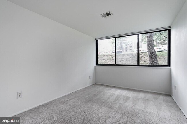 Building Photo - 8 S Van Dorn St