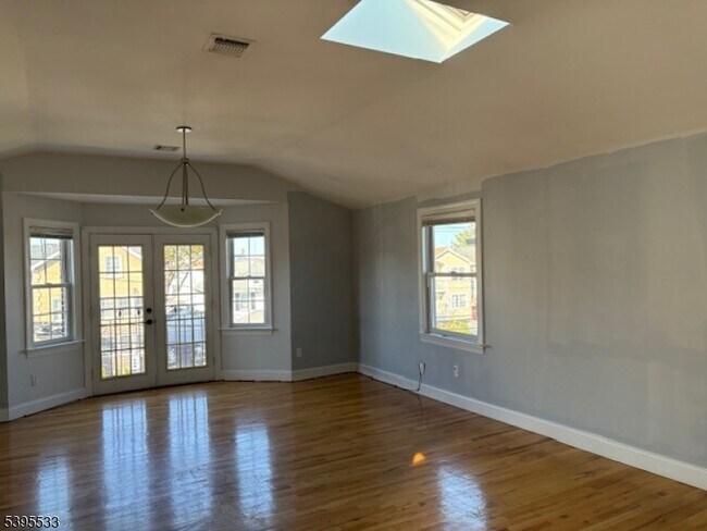 Foto del edificio - 728 Linden Ave