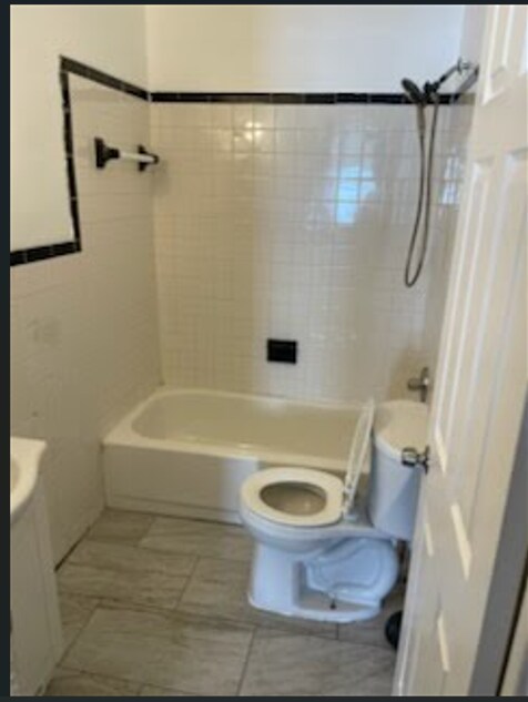 Foto del edificio - 18604 Marx St