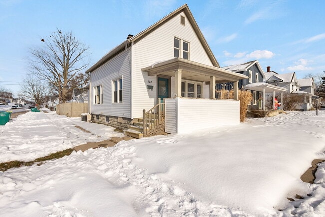 Building Photo - 302 E Grove St