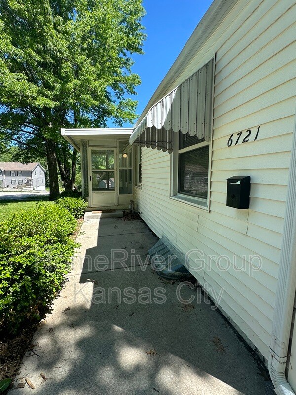 Foto del edificio - 6721 Hawthorne Ave