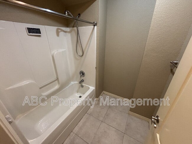 Building Photo - 3220 W Montrail Pl