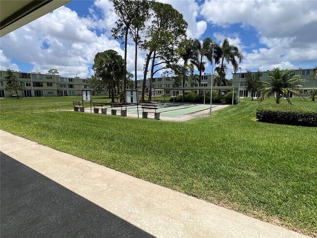 Foto del edificio - 4890 Bay St NE