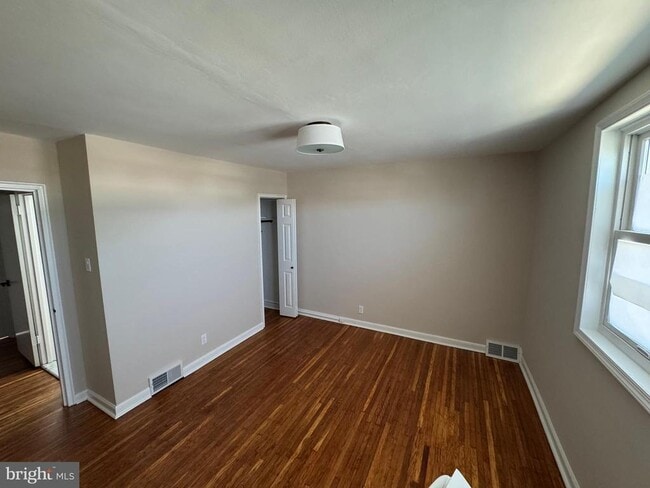 Foto del edificio - 6738 Grovers Ave