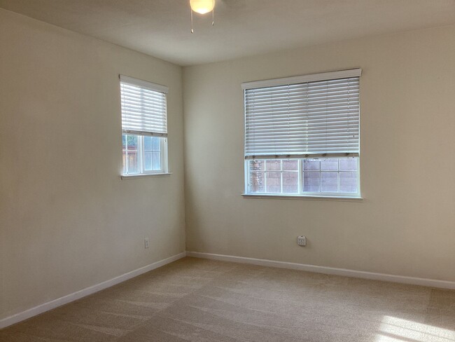 Building Photo - 4BD 2BA House in Stockton