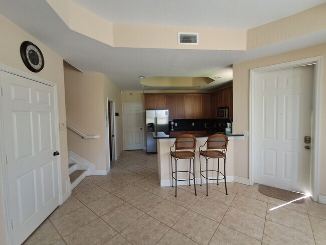 Building Photo - 2 Story Home Close to Beaches!!!!