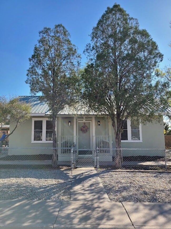 Building Photo - 1300 Edith Blvd SE