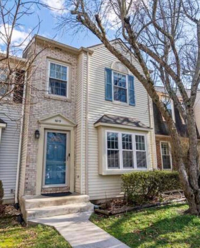 5819 Waterdale Ct, Centreville, VA 20121 Townhome Rentals in