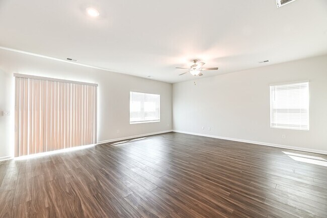 Building Photo - Beautiful 4 Bedroom in Mackey Farms