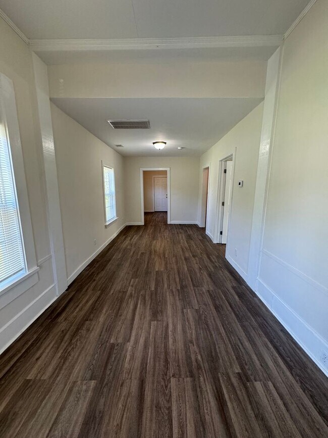 Building Photo - Renovated 3/1 House in South Rome- $1,095