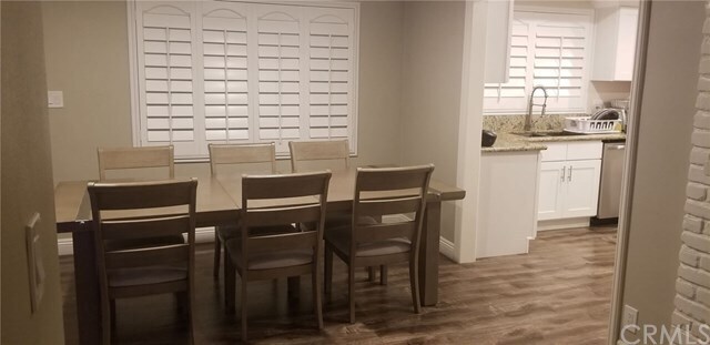 Foto del edificio - 1512 W Elm Ave