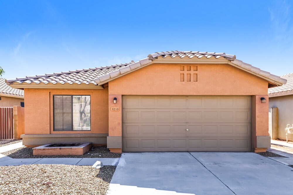 Foto principal - 3233 E Tonopah Dr