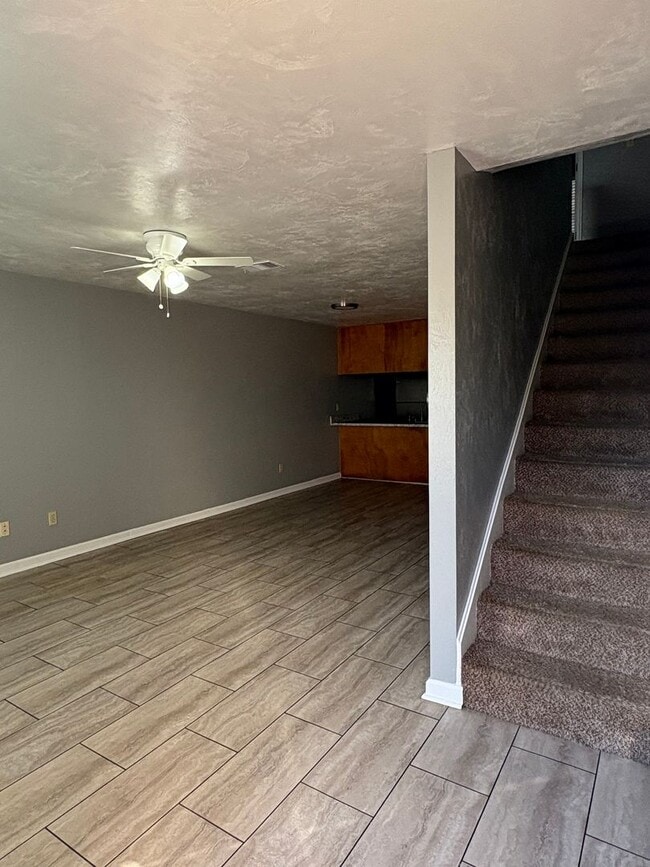 Foto del edificio - 2 Story Townhome on the Eastside avail NOW!