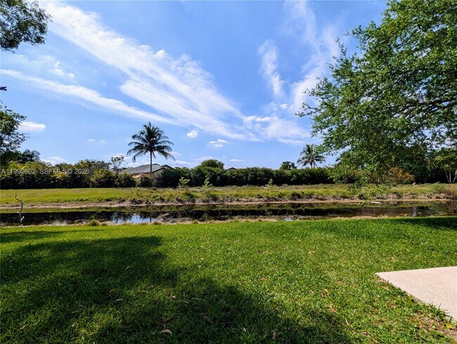 Foto del edificio - 11394 Royal Palm Blvd