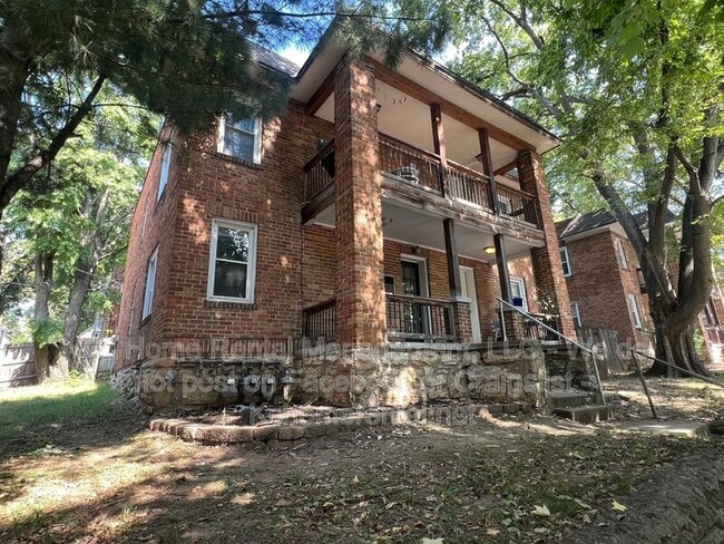 Building Photo - 1114 W 41st Terrace