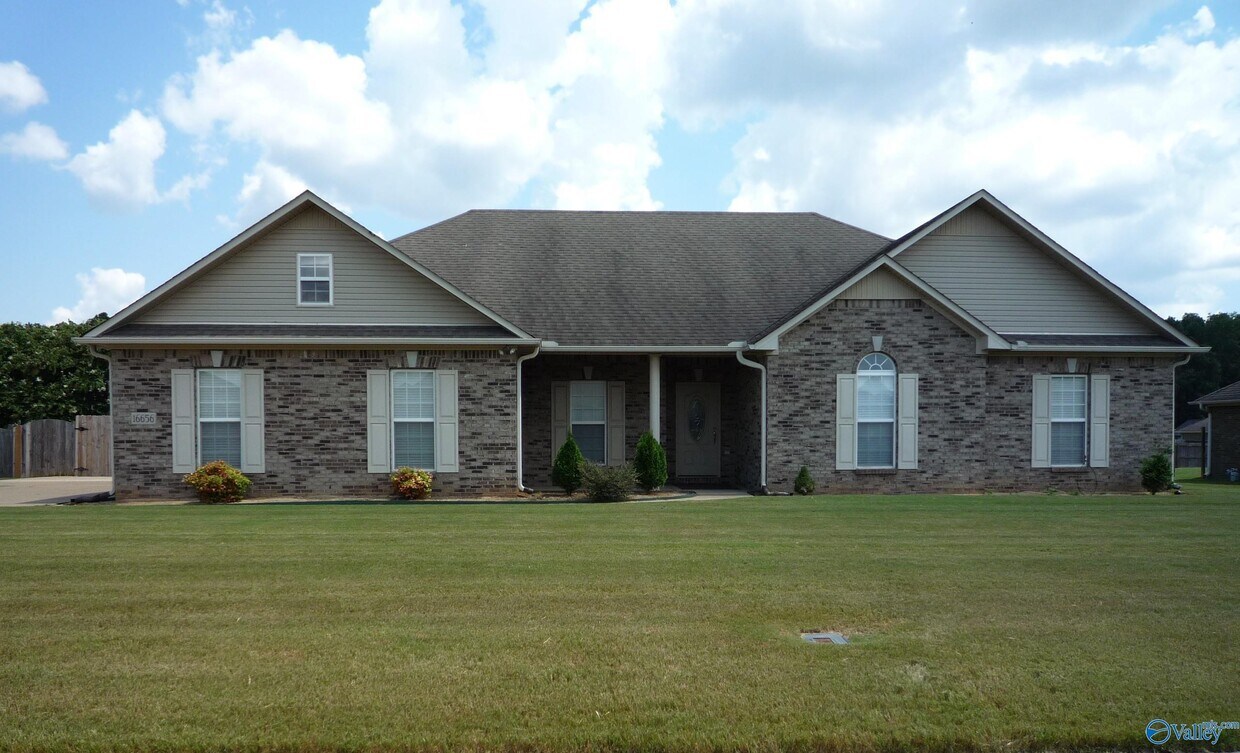 Primary Photo - 16656 Bellewood Dr