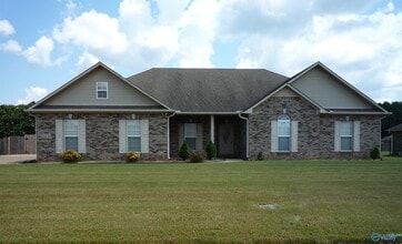 Building Photo - 16656 Bellewood Dr