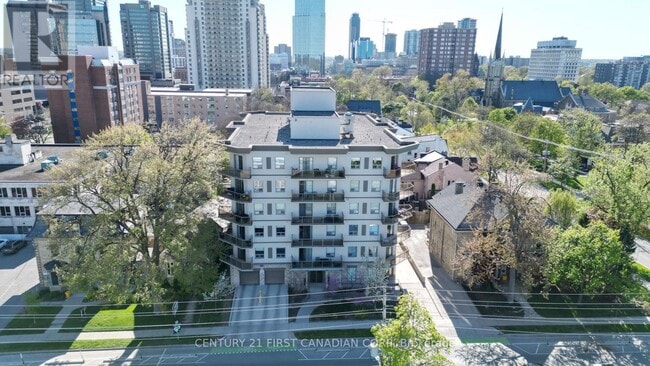 Photo du bâtiment - 435-435 Colborne St