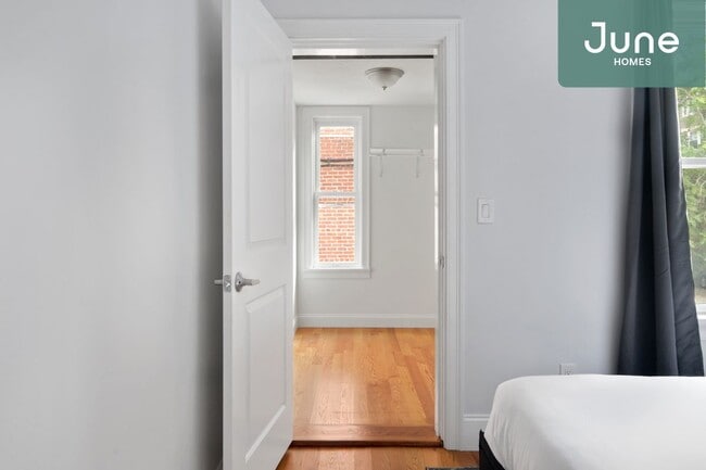 Foto del edificio - ROOM ONLY in 5-bed/2.0-bath Home