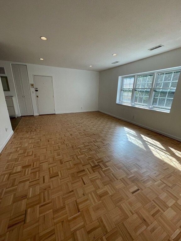 Building Photo - 153 Lake Shore Rd