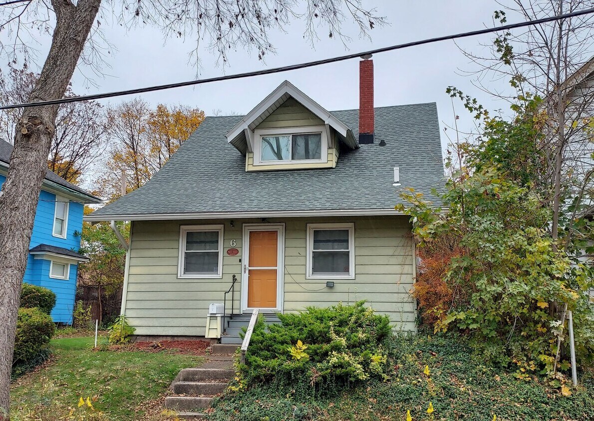 Primary Photo - 2 Bed 1 Bath House