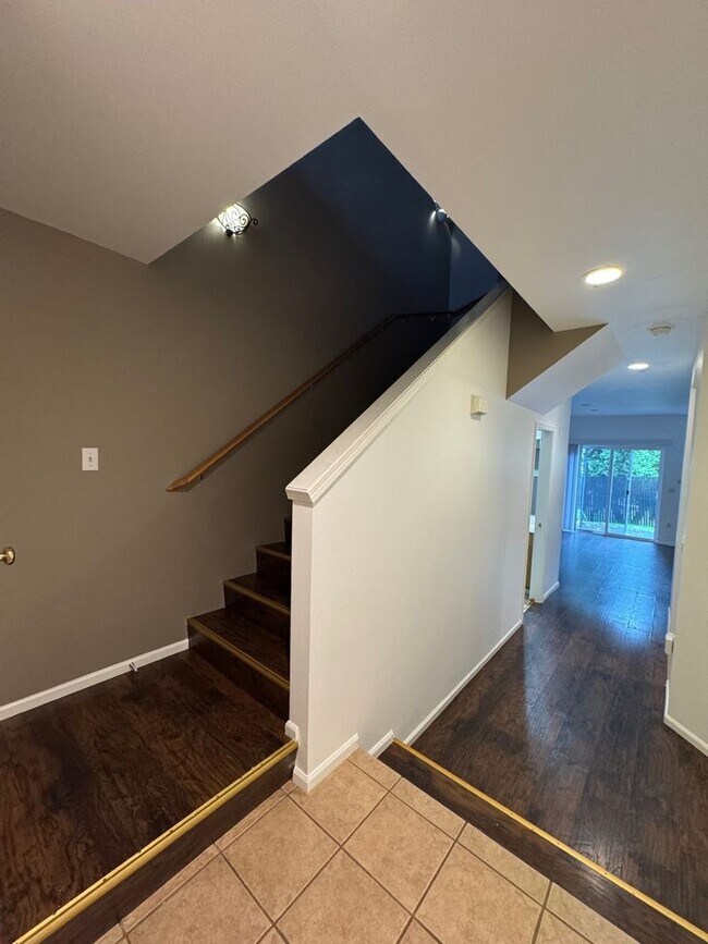 Foto del edificio - Gated 2 beds 2.5 baths townhome in Ashburn...