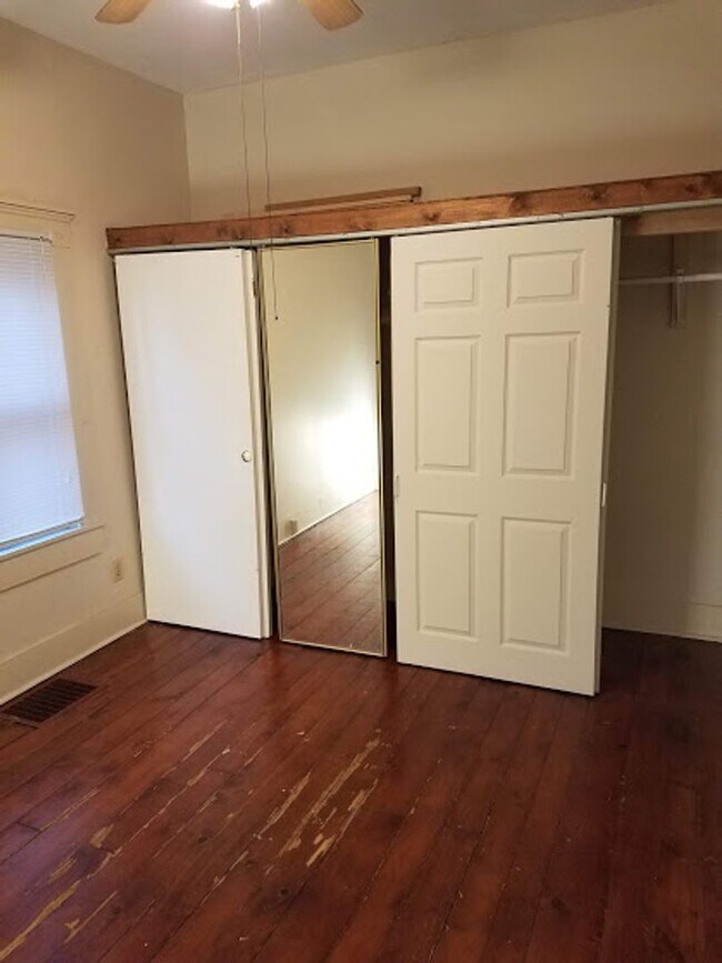 Foto del edificio - 2 Bed1 Bath Fenced in Backyard and Garage