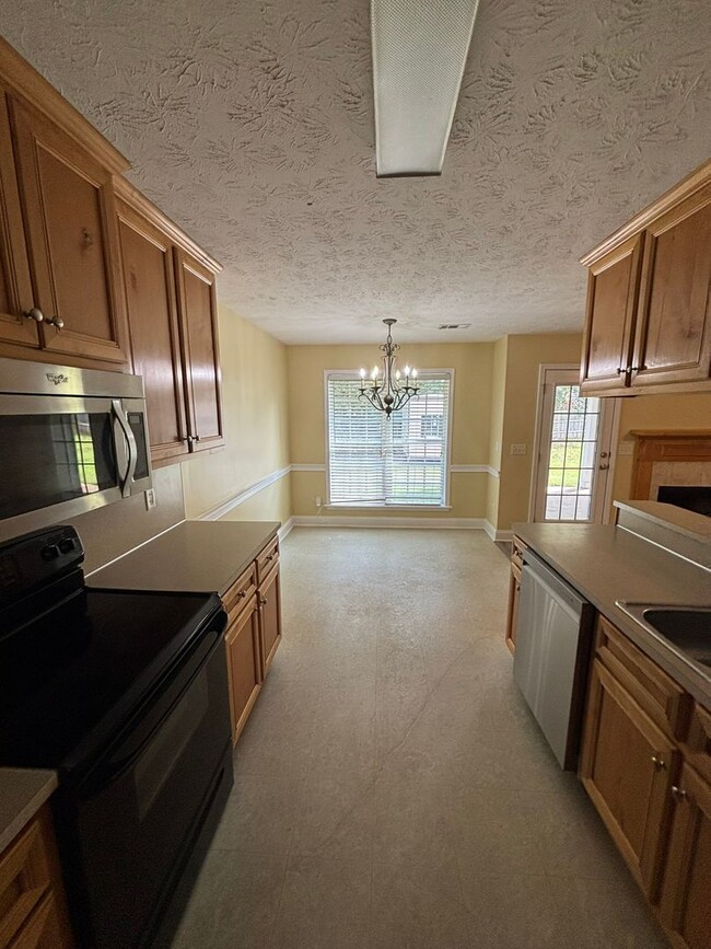 Building Photo - 8002 Garrett Pines Dr