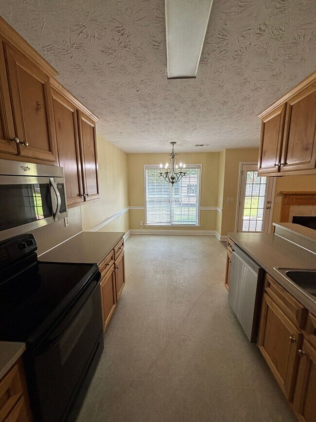 Foto del edificio - 8002 Garrett Pines Dr